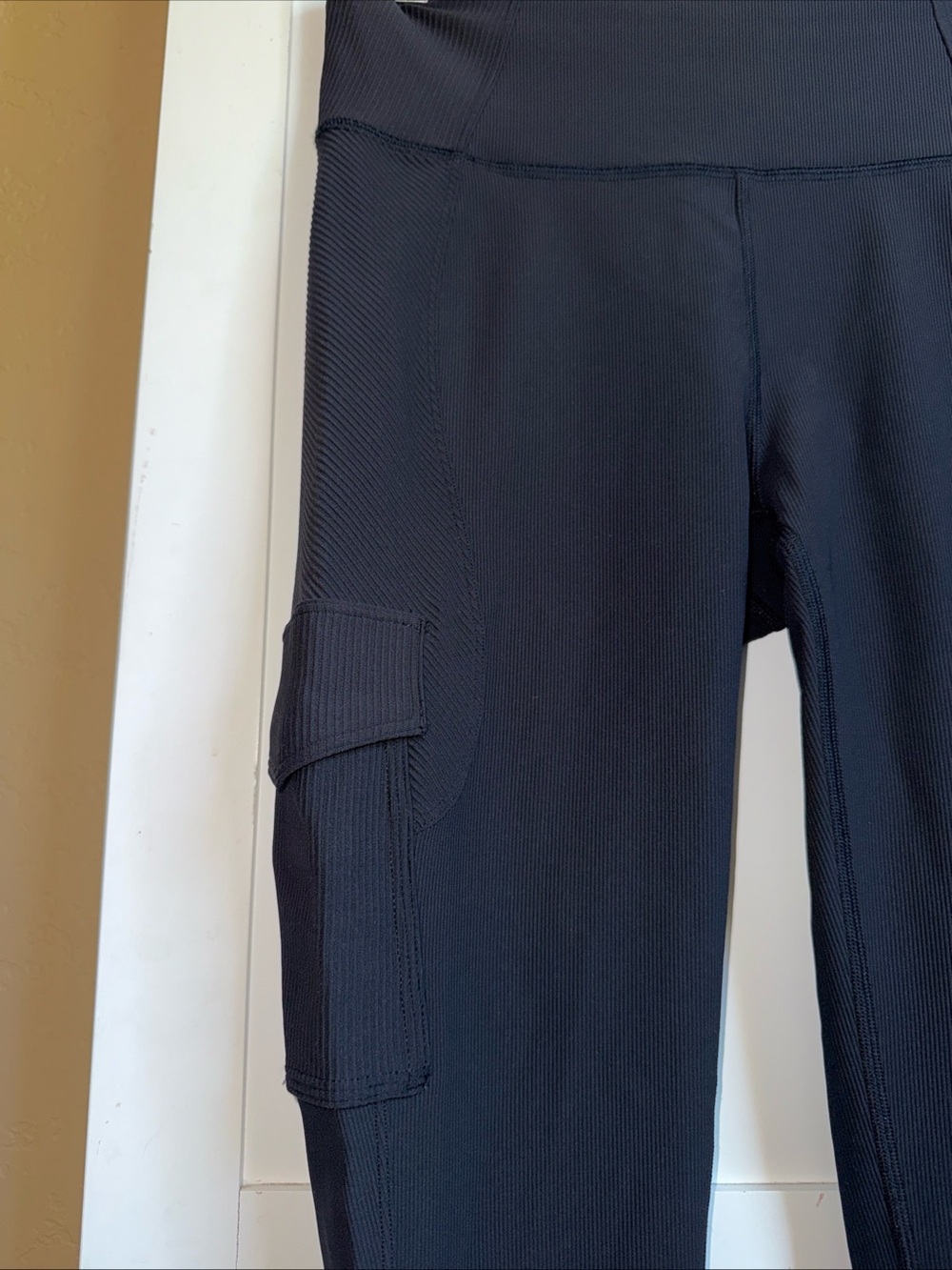 Lululemon Trail Trekker High Rise Cargo Leggings Size 8 Black - Picture 5 of 9